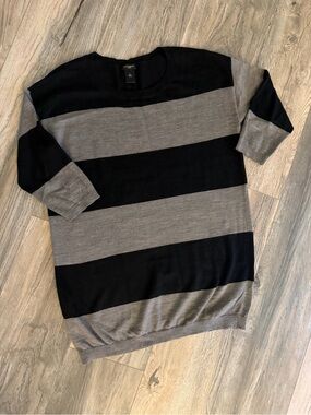 Cute Ann Taylor Lightweight Tunic Long Sweater Striped Black Gray